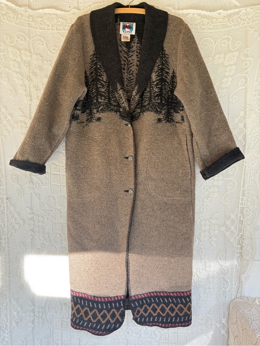 Vintage Wooded River Made USA Medium